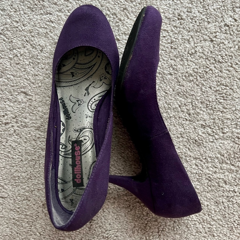 Dollhouse faux suede purple pumps size 8.5